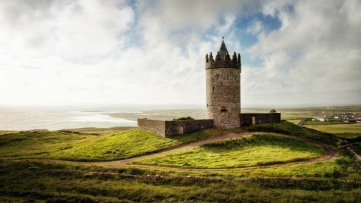 ireland_doonagore-castle