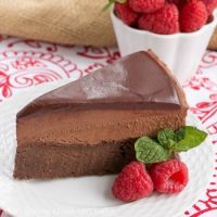 Frozen-Chocolate-Mousse-Cake