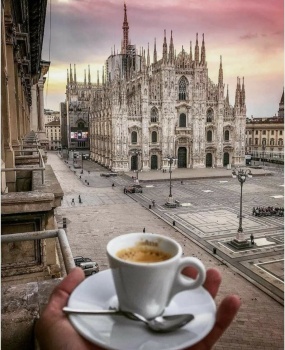 Solve Cathedral of Milan jigsaw puzzle online with 120 pieces