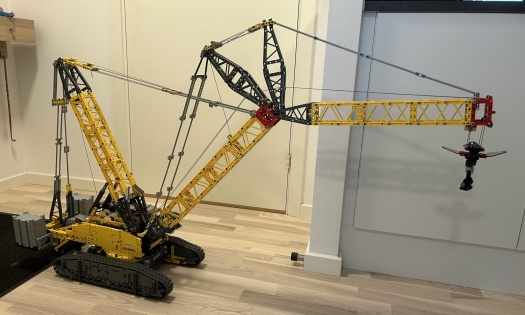 Solve Lego Liebherr Crawler Crane LR 13000 jigsaw puzzle online