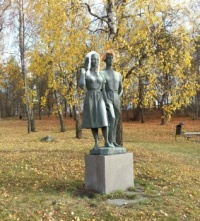 Statue in wigs