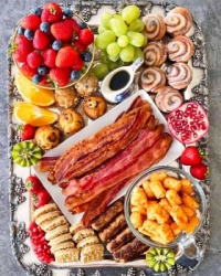 breakfast-bacon-charcuterie-board